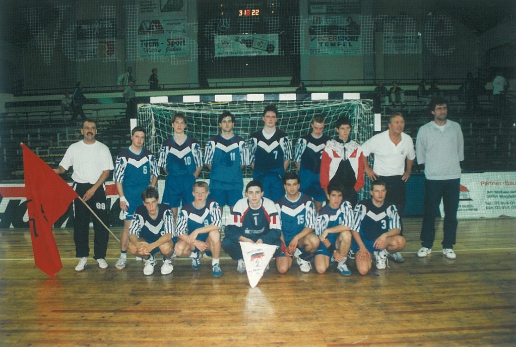 Juli 1996 - Eintracht Wiesbaden - Mannschaftsfoto nach Finale