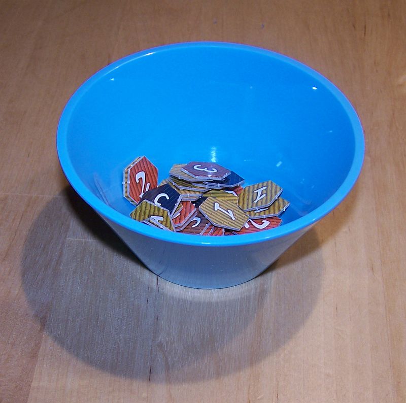 Plastikschalen mit Inhalt